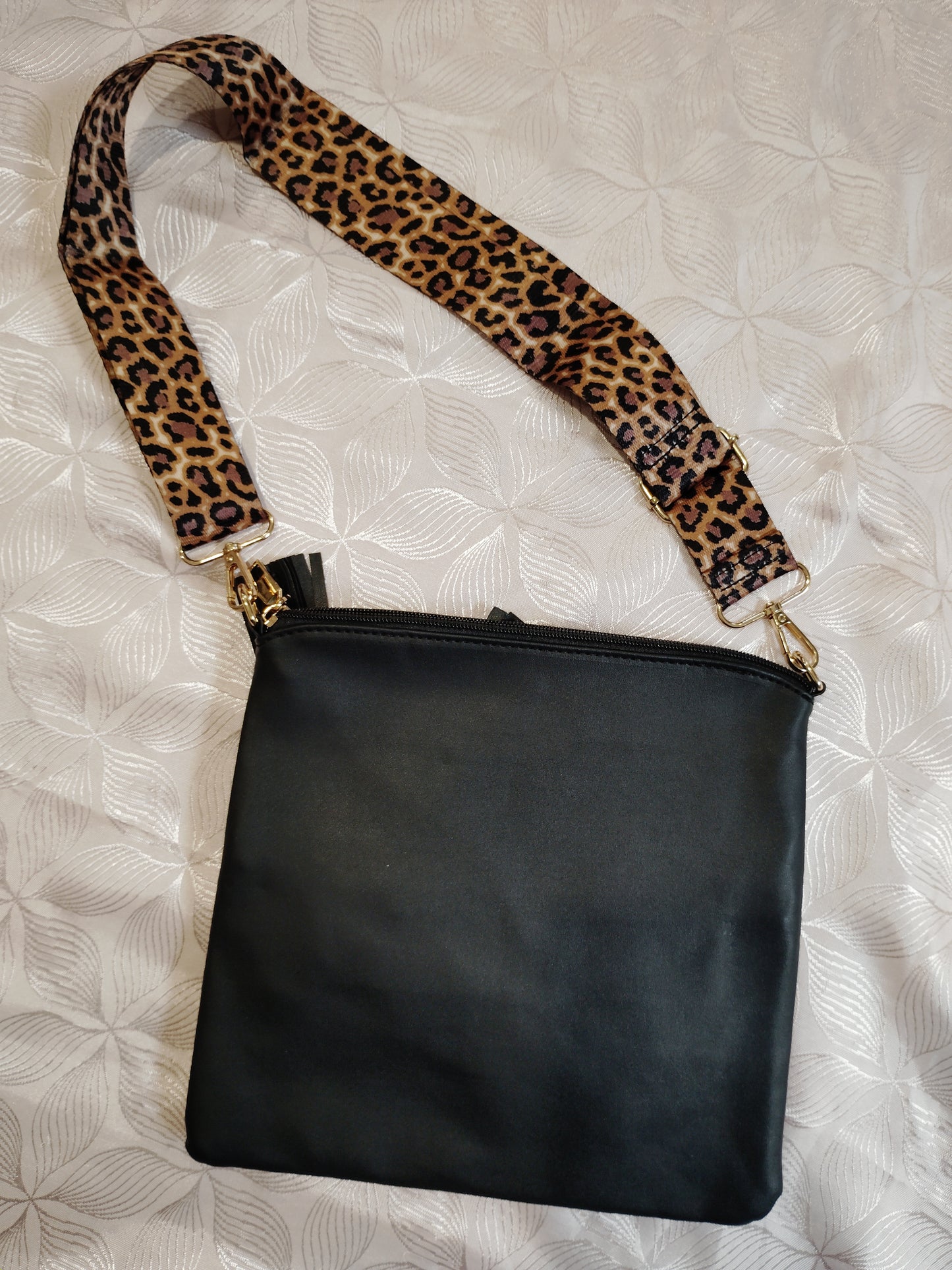 Elegáns Leopárdmintás Keresztpántos Női Táska