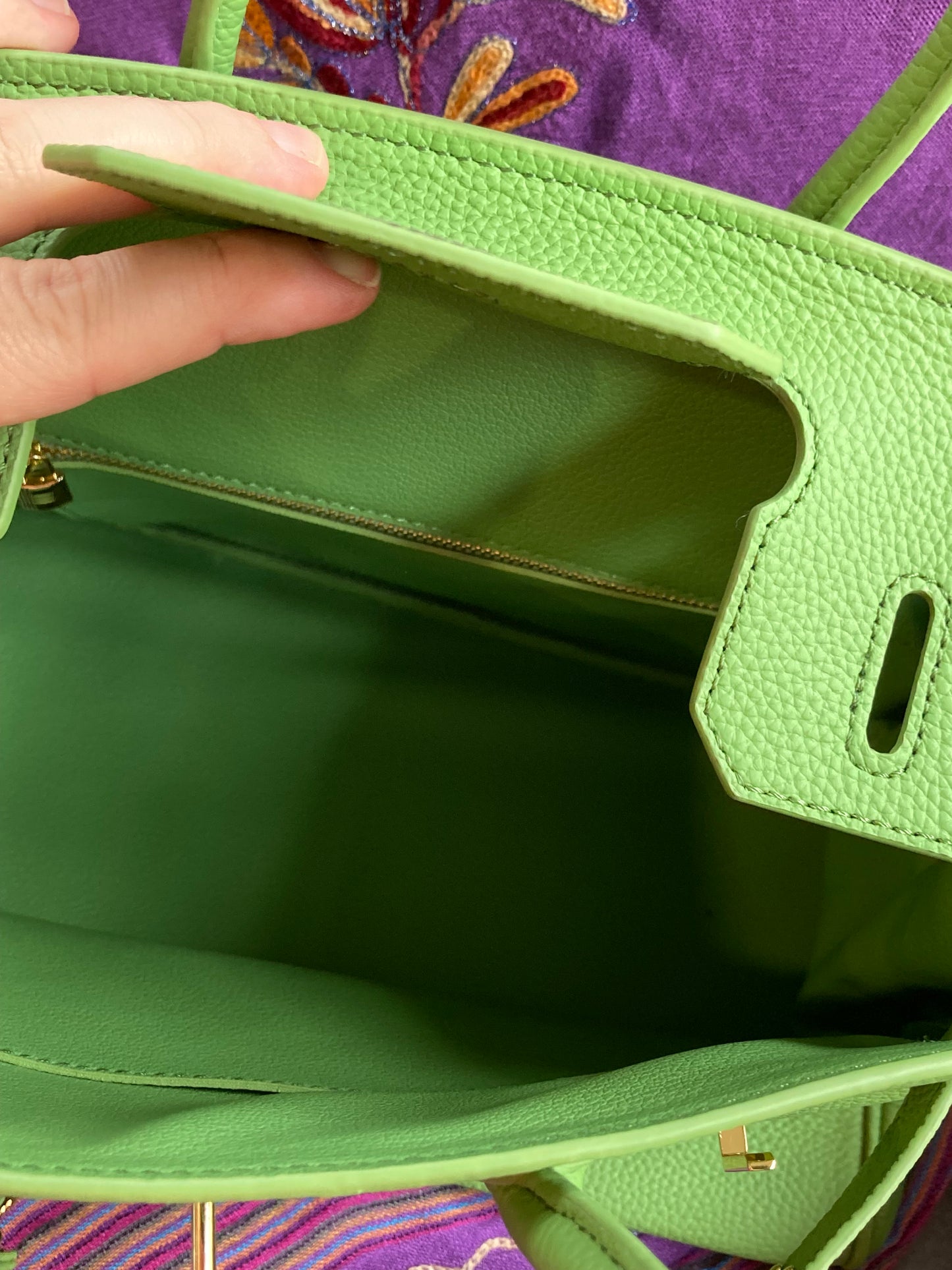 Klasszikus, valódi bőrből készült női kézitáska - avokádózöld 30*15*24cm