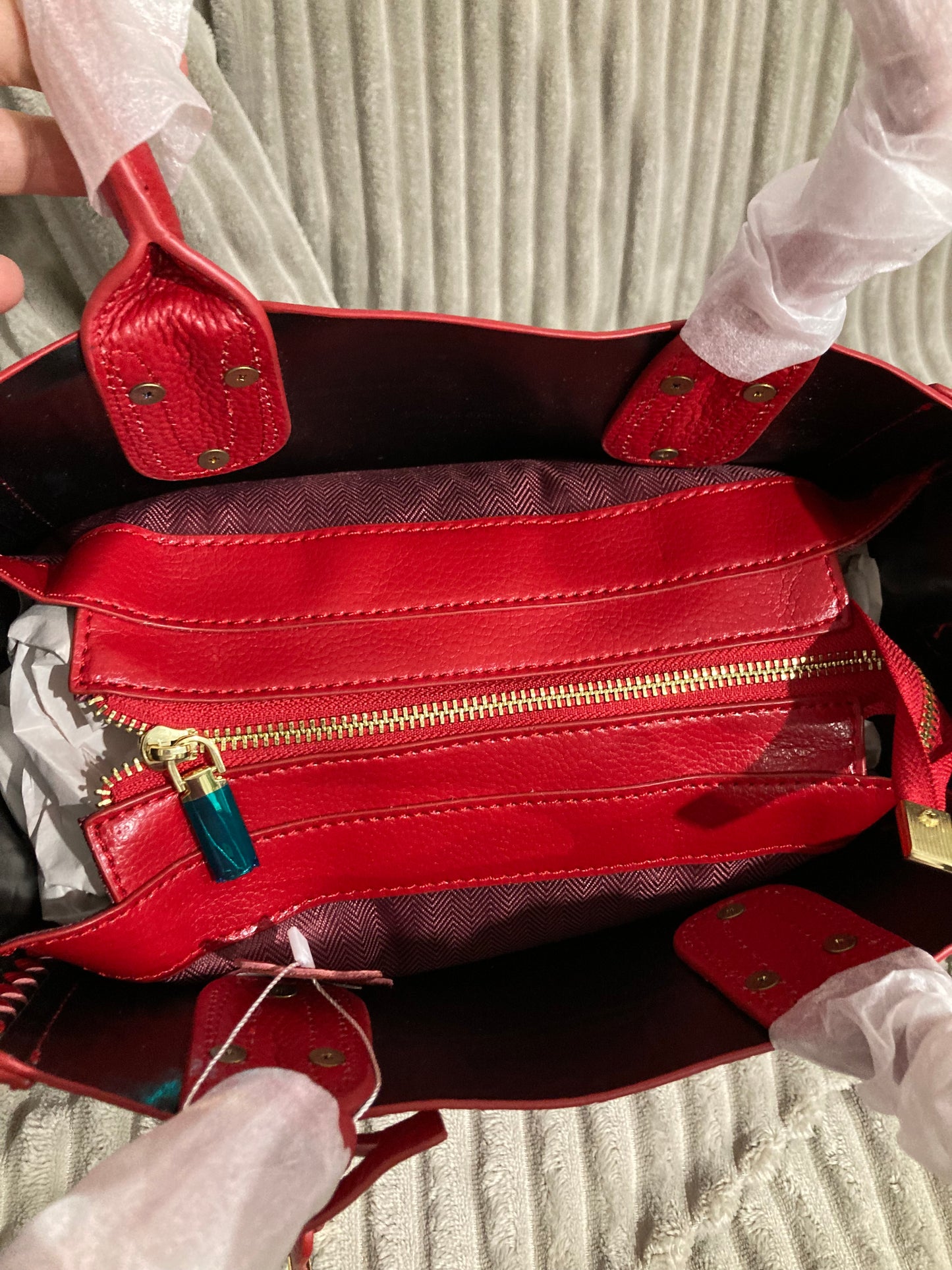 Prémium valódi bőr női válltáska krokodilmintás - borvörös