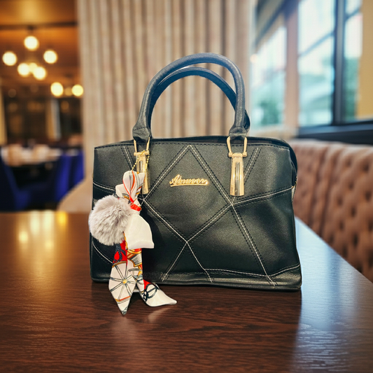 Közepes méretű női táska – stílus, trendi design