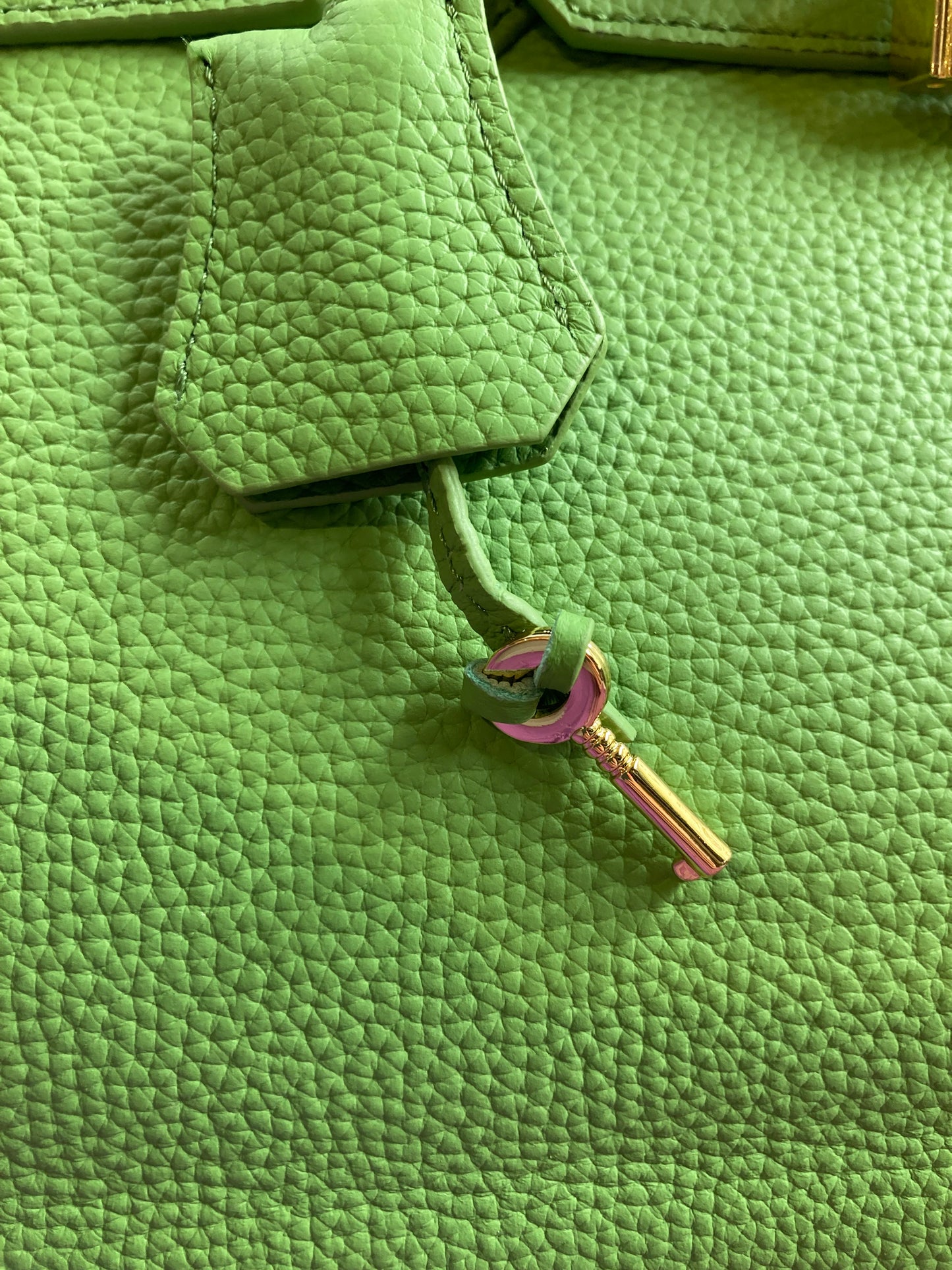 Klasszikus, valódi bőrből készült női kézitáska -  avokádózöld 30*15*24cm